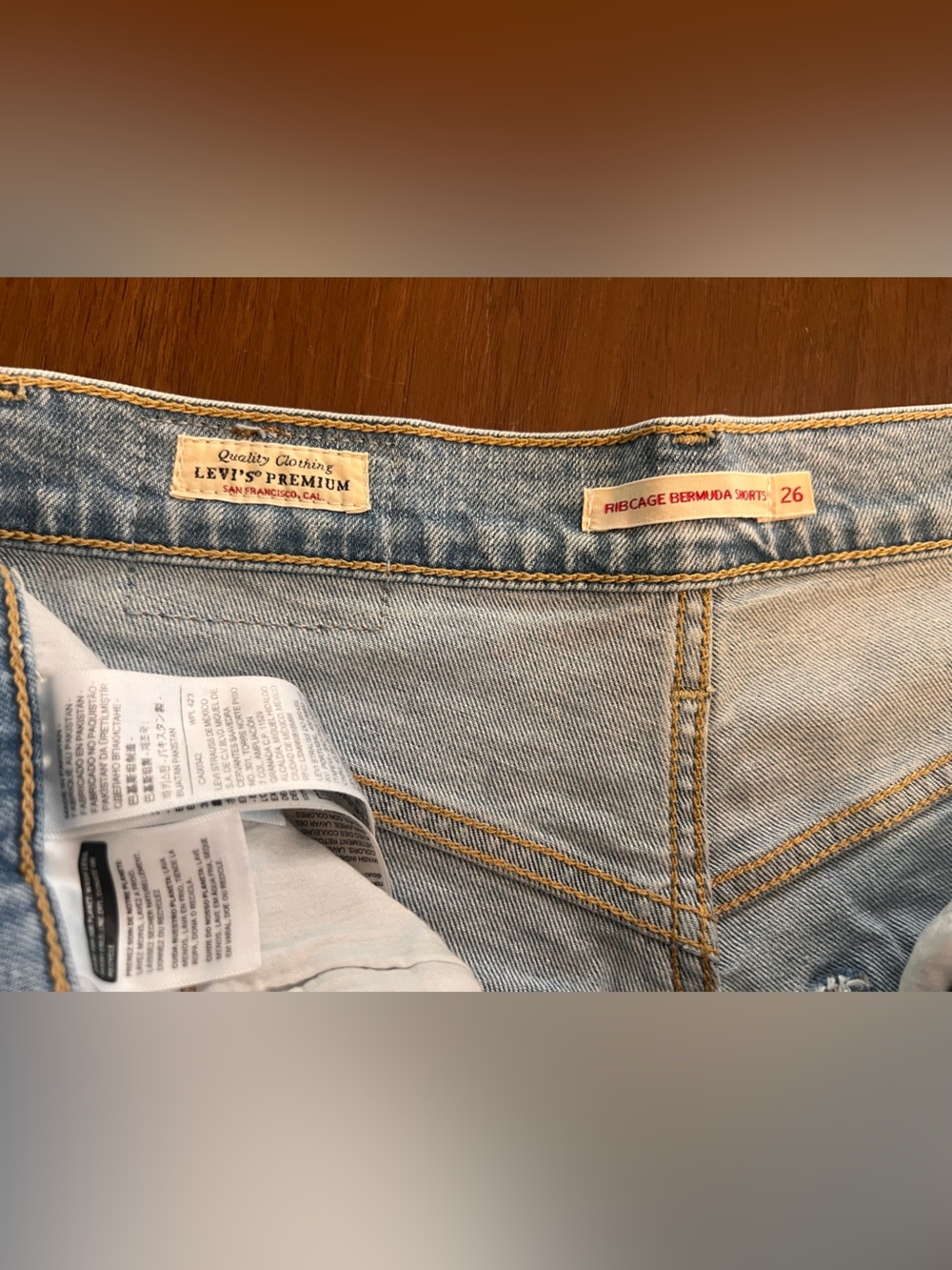 Levi’s Distressed Denim Shorts light wash ribcage Bermuda - Picture 4 of 5